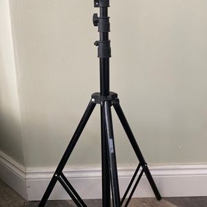 Studio pro tripod like new